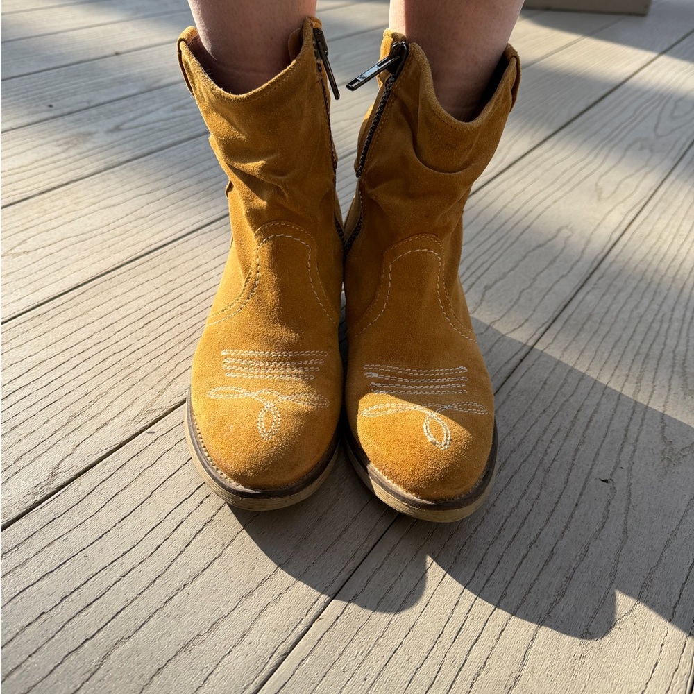 Women's Suede Handmade Sundance Etta Western Zip Ankle Boots - Mustard